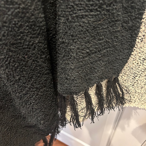 Jack and Missy shaw wrap one size Black and cream - Picture 3 of 7